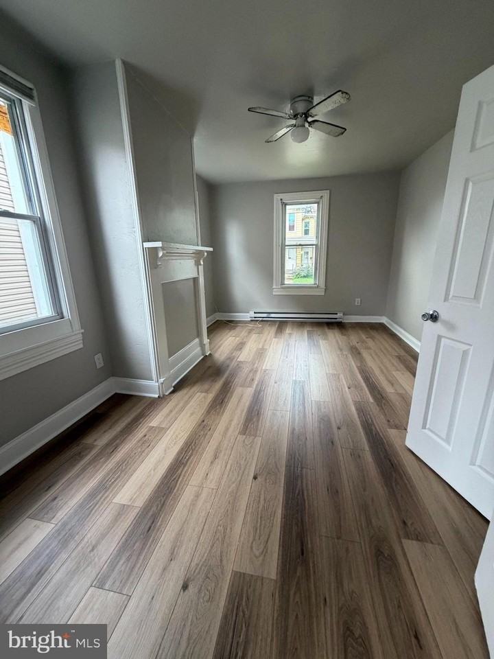 1201 N Commerce St #B - Photo 4 of 9