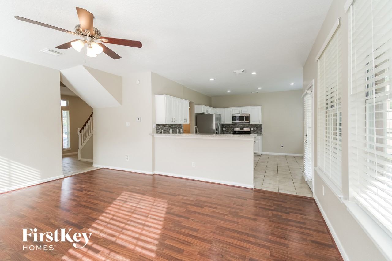 1816 Oak Lake Cir - Photo 4 of 15
