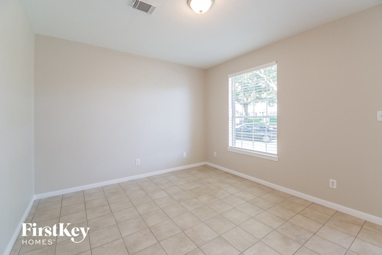 1816 Oak Lake Cir - Photo 5 of 15