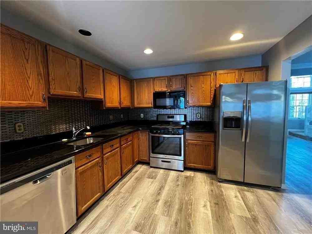 103 Greenbrook Ct - Photo 3 of 8