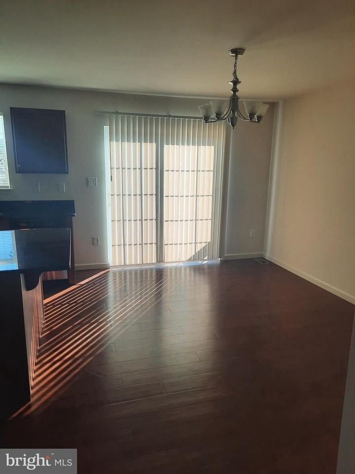 702 Admirals Quay Dr - Photo 5 of 15