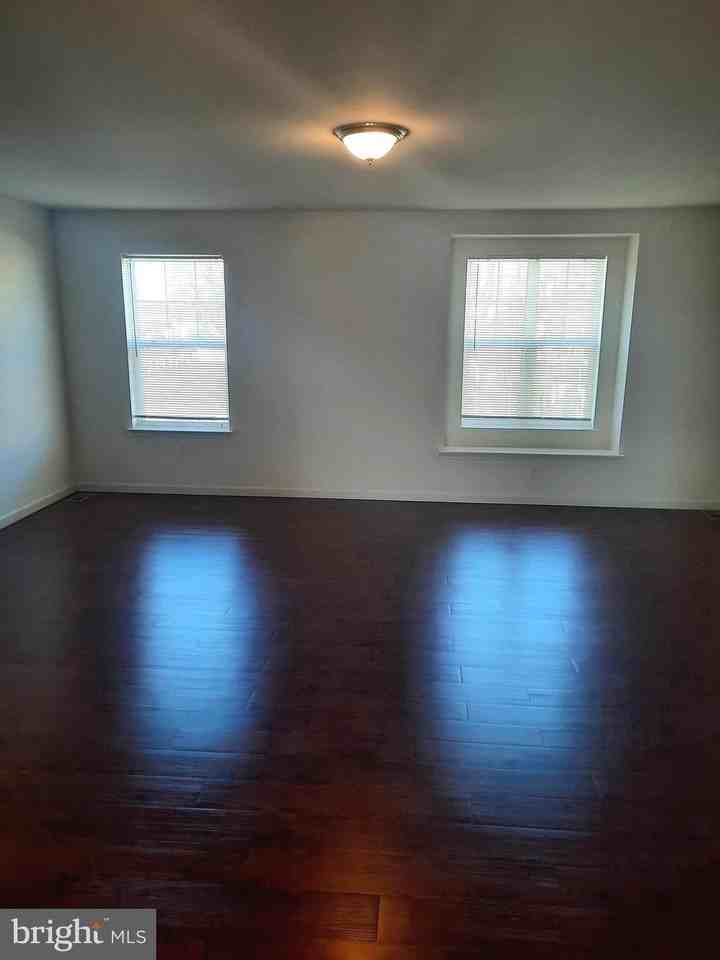 702 Admirals Quay Dr - Photo 6 of 15