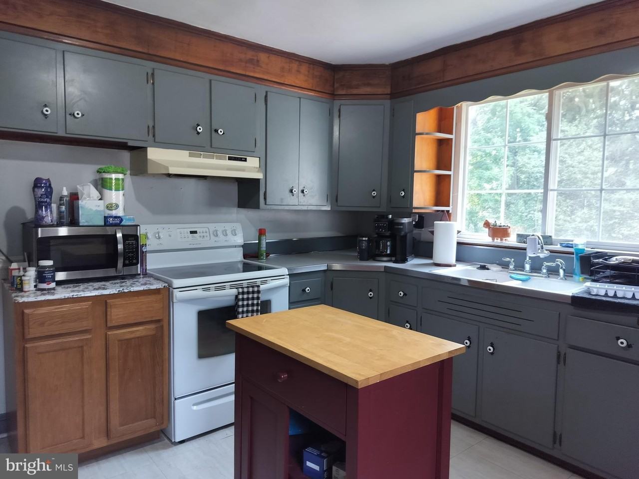 2100 Oaklyn Rd - Photo 2 of 8