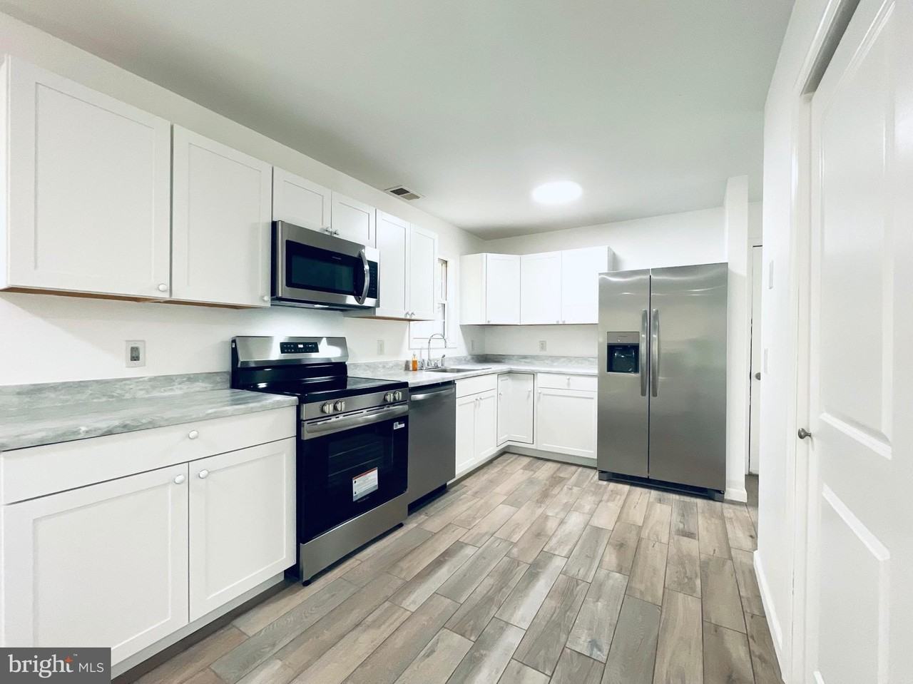 1226 Country Place Dr - Photo 6 of 40