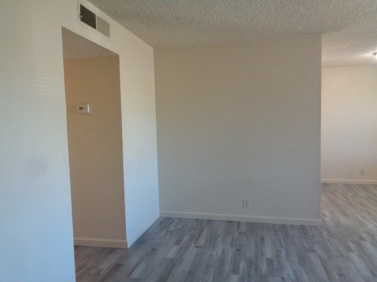 958 S Barrett Rd #4 - Photo 3 of 10