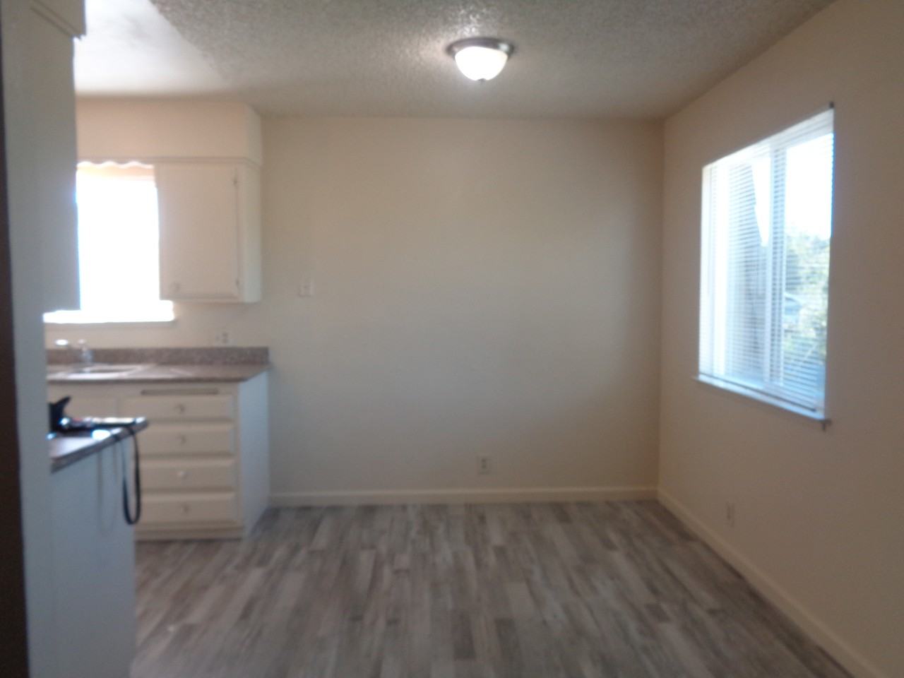 958 S Barrett Rd #4 - Photo 4 of 10