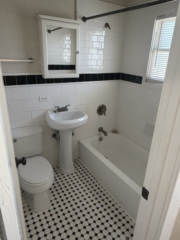 814 Main St #5 - Photo 7 of 10