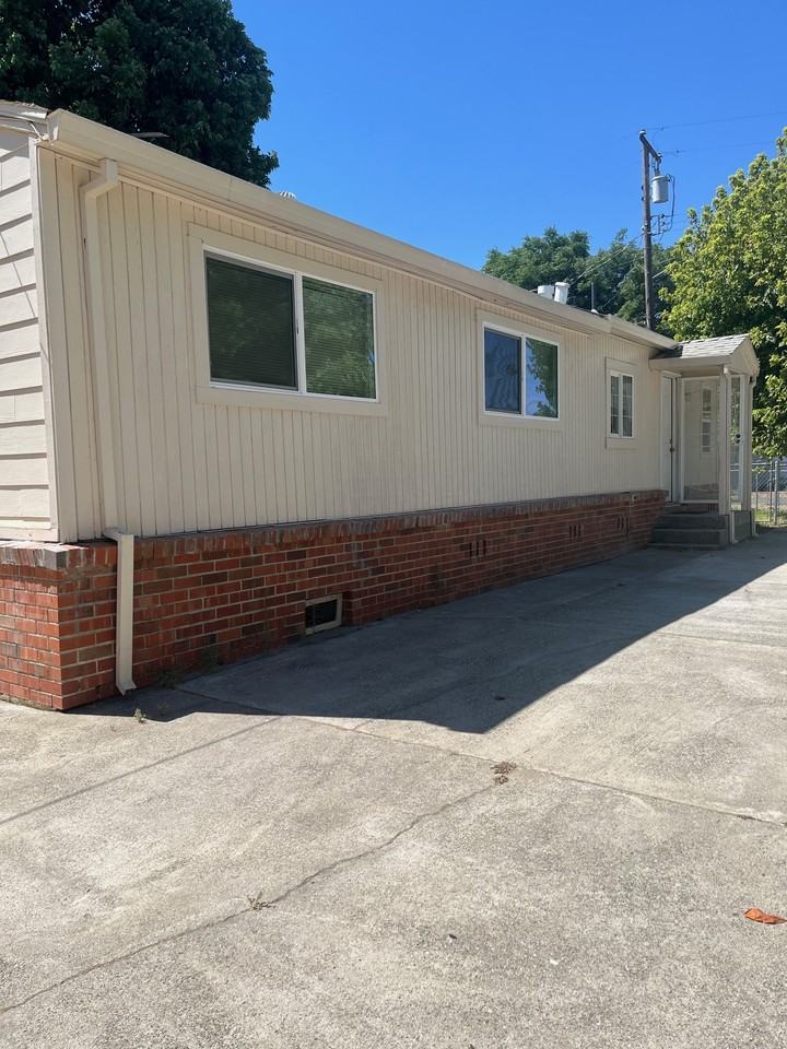 5911 Poplar Ave #A - Photo 3 of 16