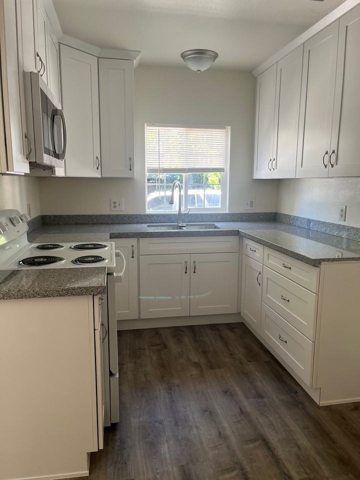 5911 Poplar Ave #A - Photo 5 of 16