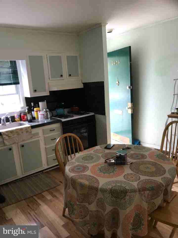 2404 Aspen St - Photo 4 of 10