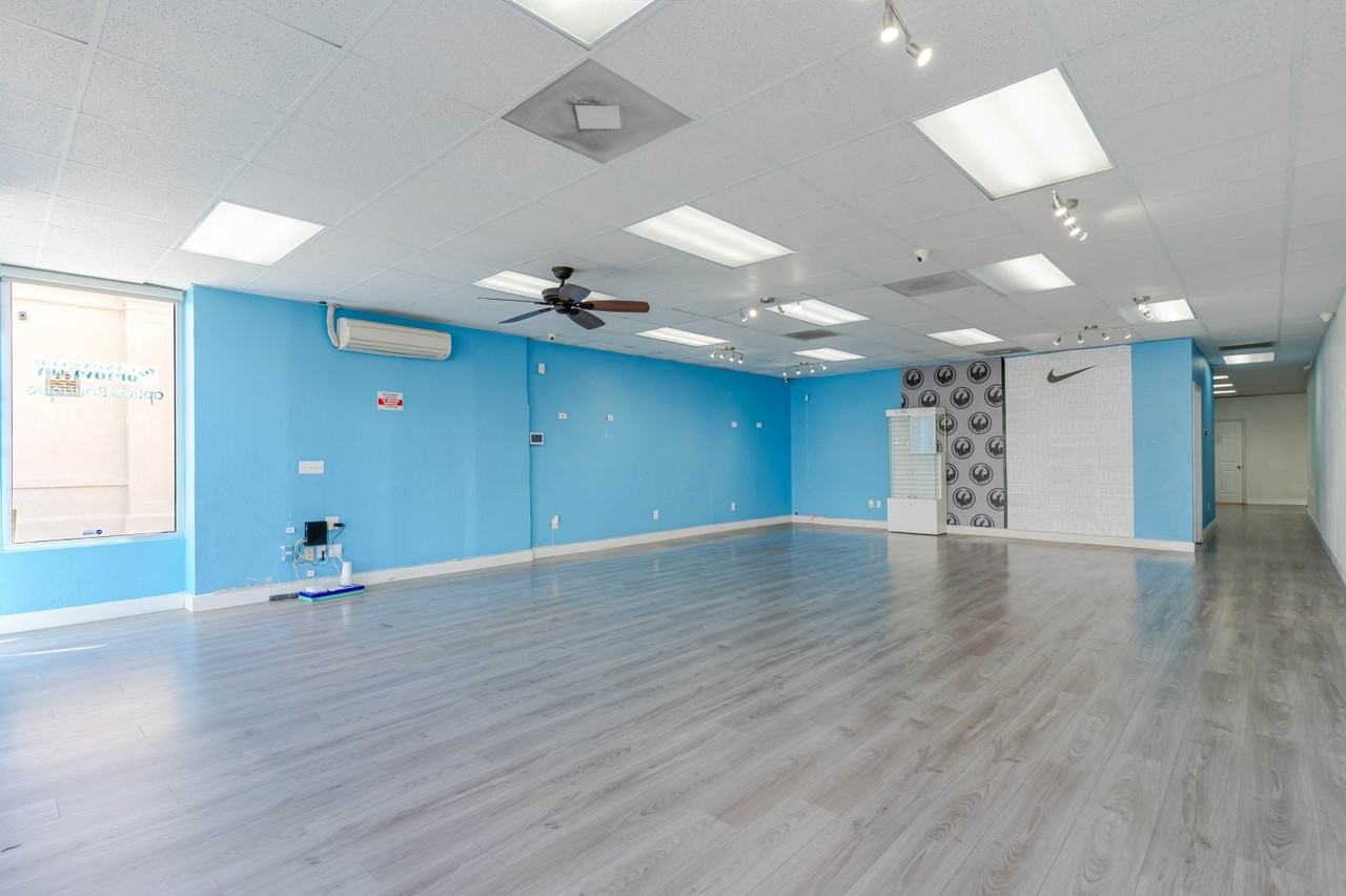 516 W Lancaster Blvd #1 - Photo 2 of 11