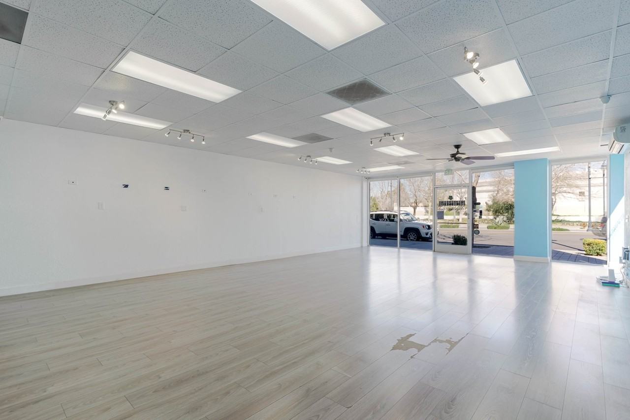 516 W Lancaster Blvd #1 - Photo 4 of 11