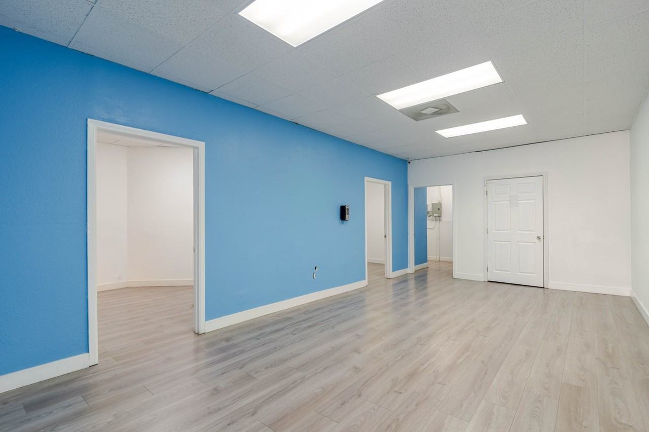 516 W Lancaster Blvd #1 - Photo 5 of 11