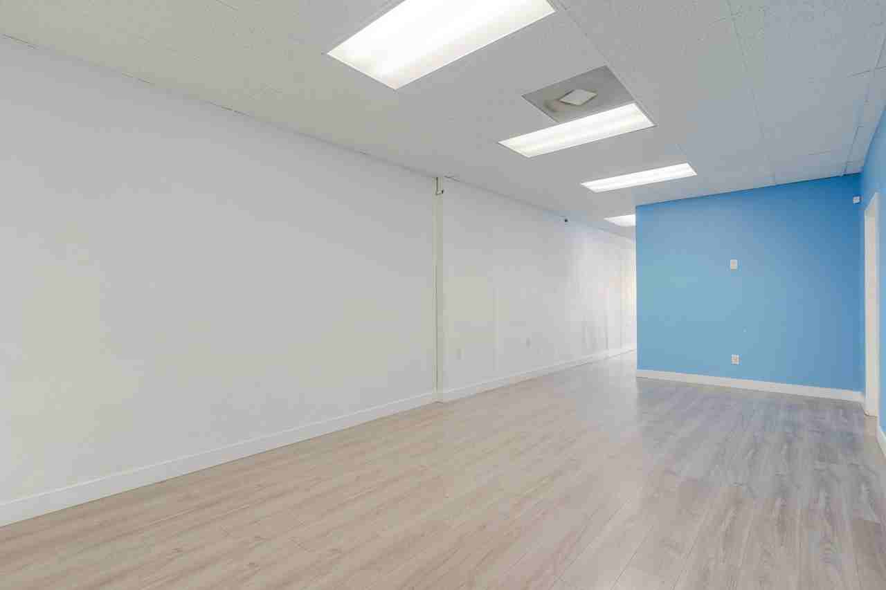 516 W Lancaster Blvd #1 - Photo 6 of 11