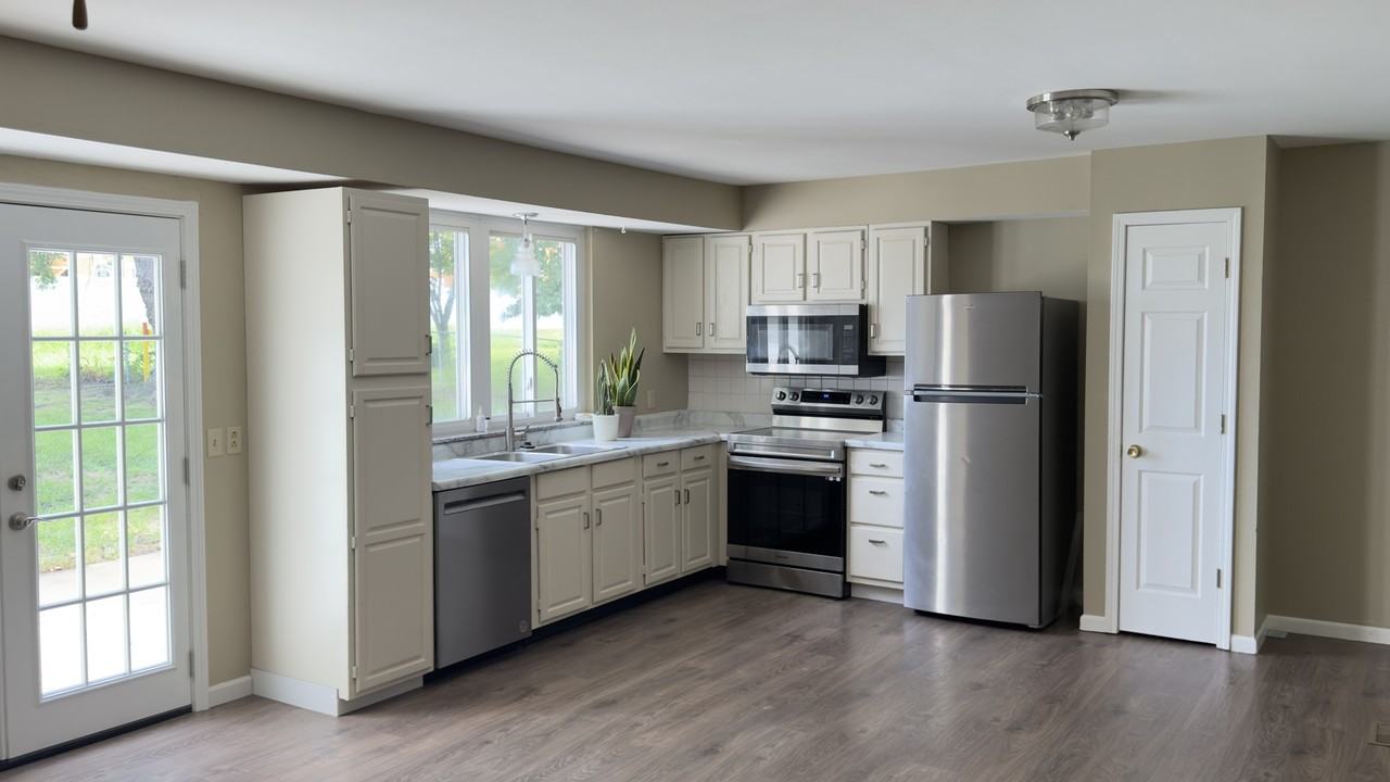40 S Hillview Dr #1 - Photo 4 of 14