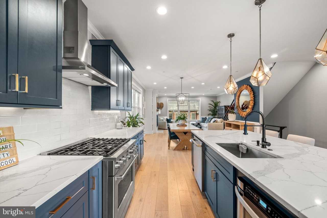 330 Wright St - Photo 3 of 50