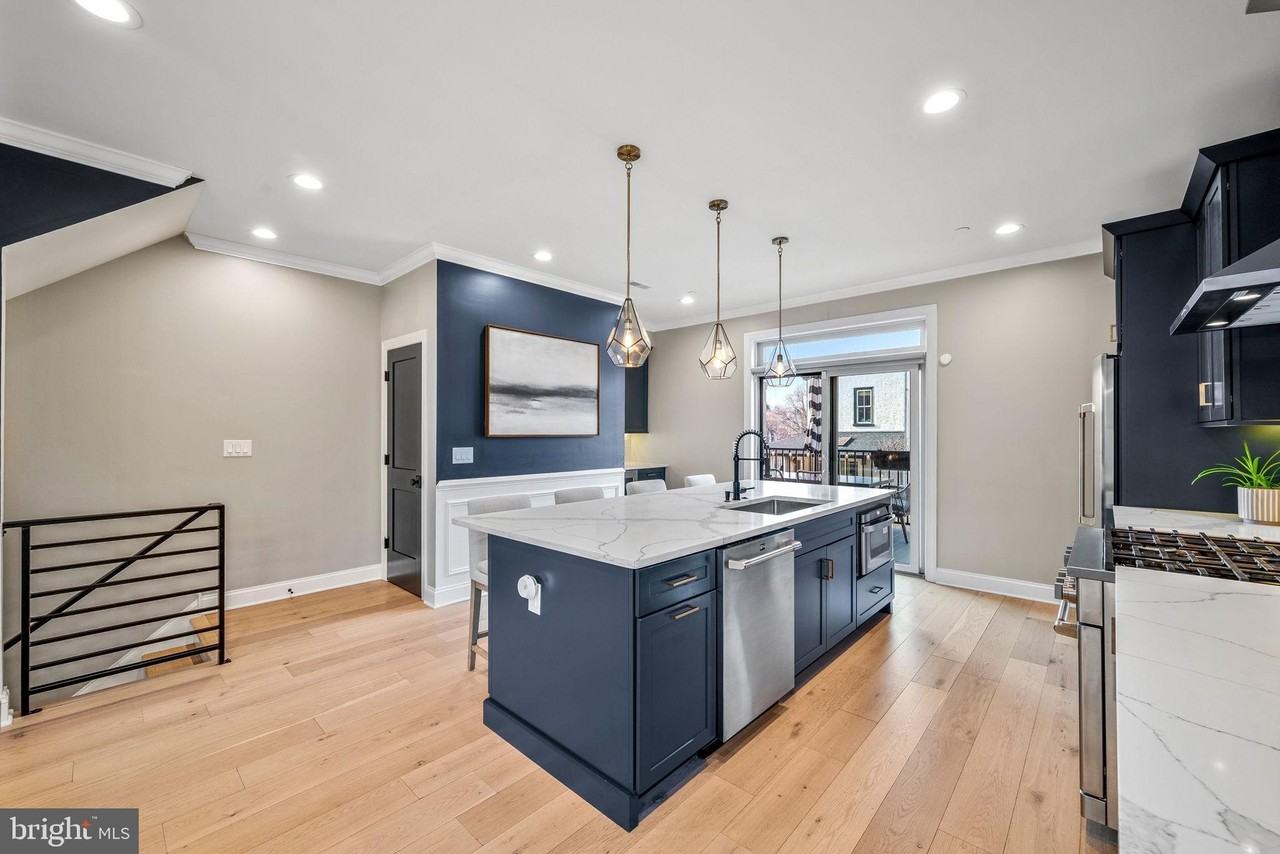 330 Wright St - Photo 5 of 50