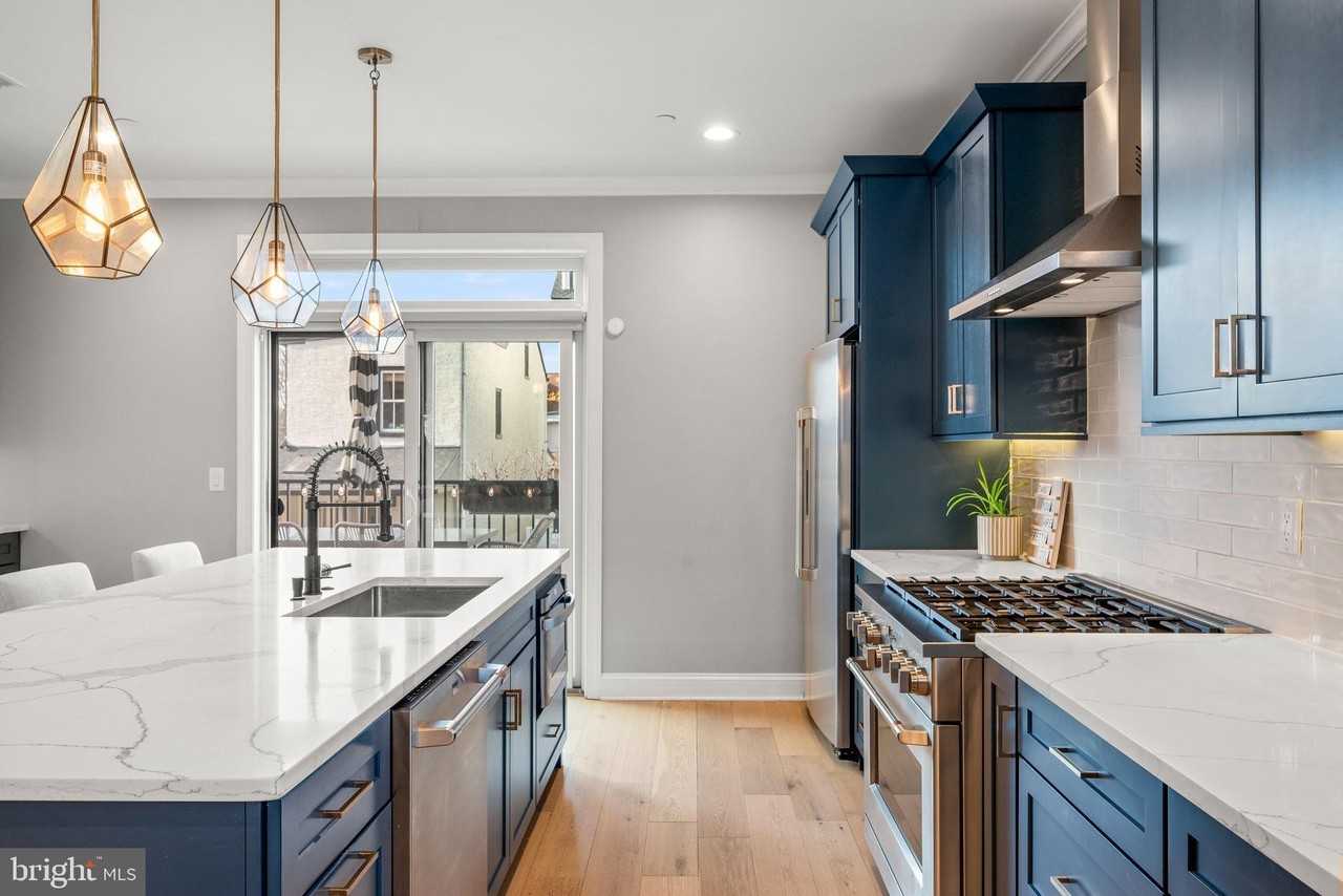 330 Wright St - Photo 6 of 50