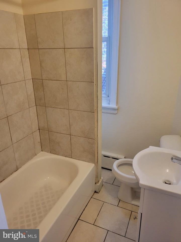 5322 Lesher St - Photo 4 of 8