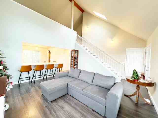 734 Tufts Ave E #1 - Photo 6 of 32
