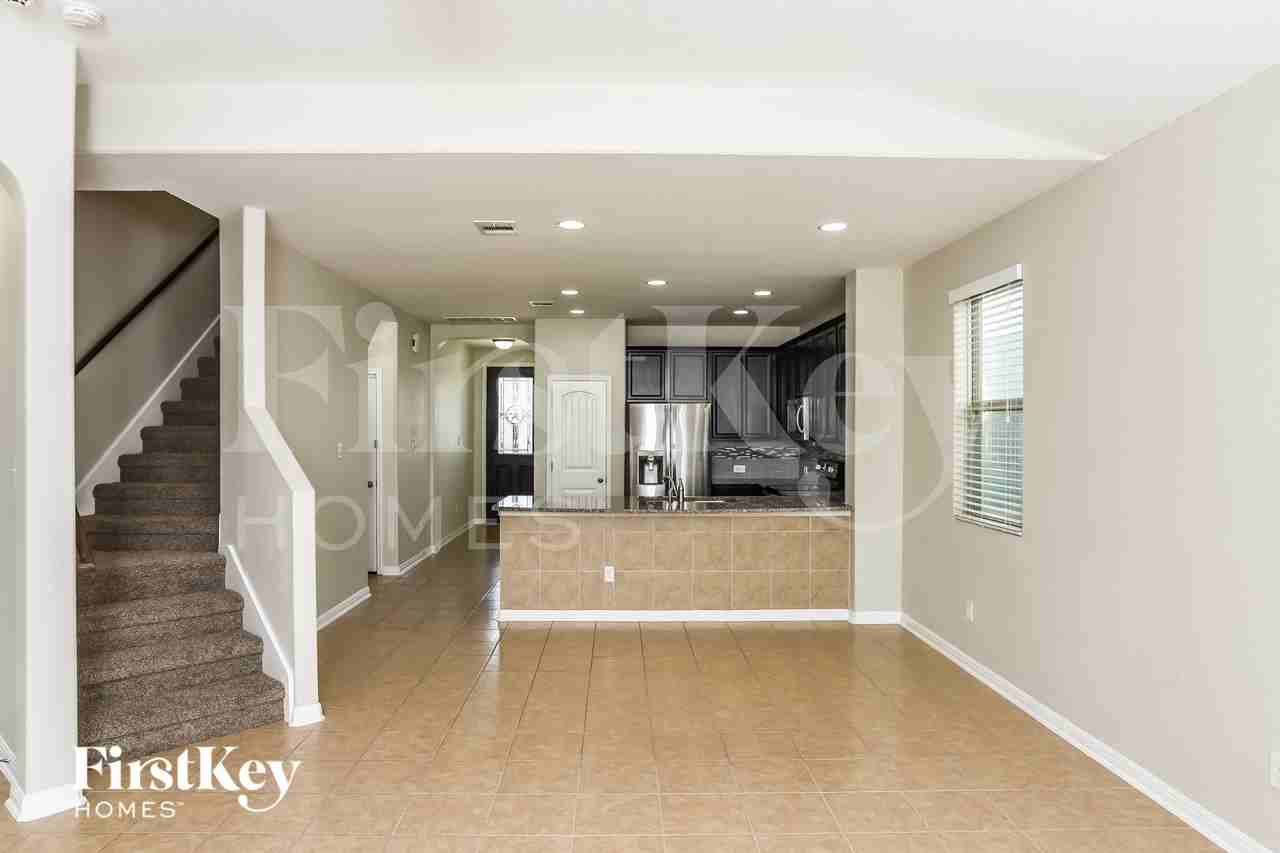 11337 Charismatic - Photo 3 of 15