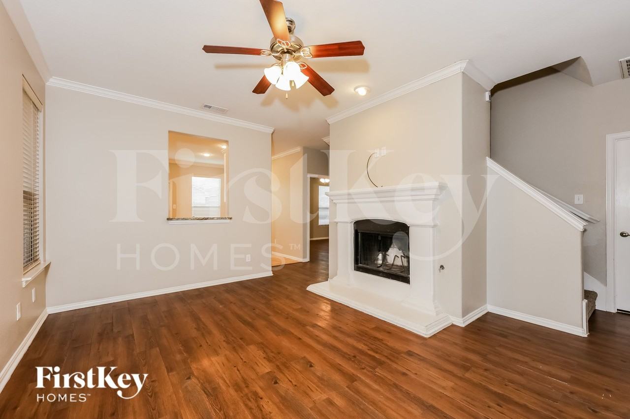 3040 Thicket Bend Ct - Photo 2 of 17