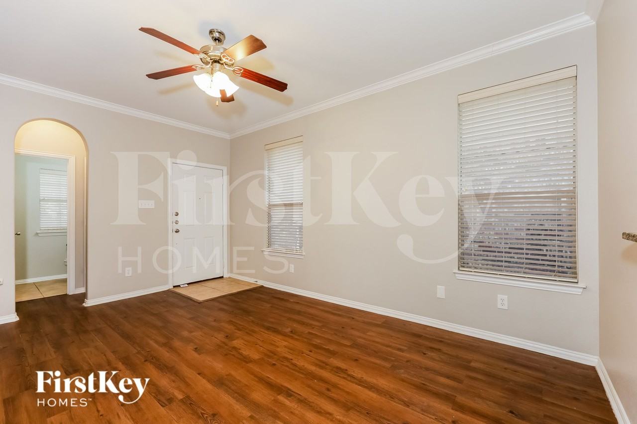 3040 Thicket Bend Ct - Photo 3 of 17