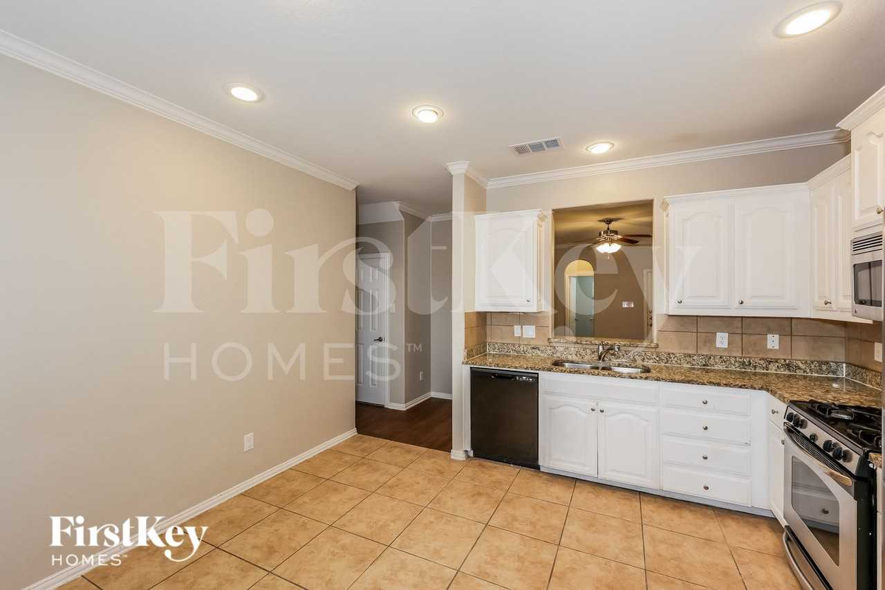 3040 Thicket Bend Ct - Photo 5 of 17