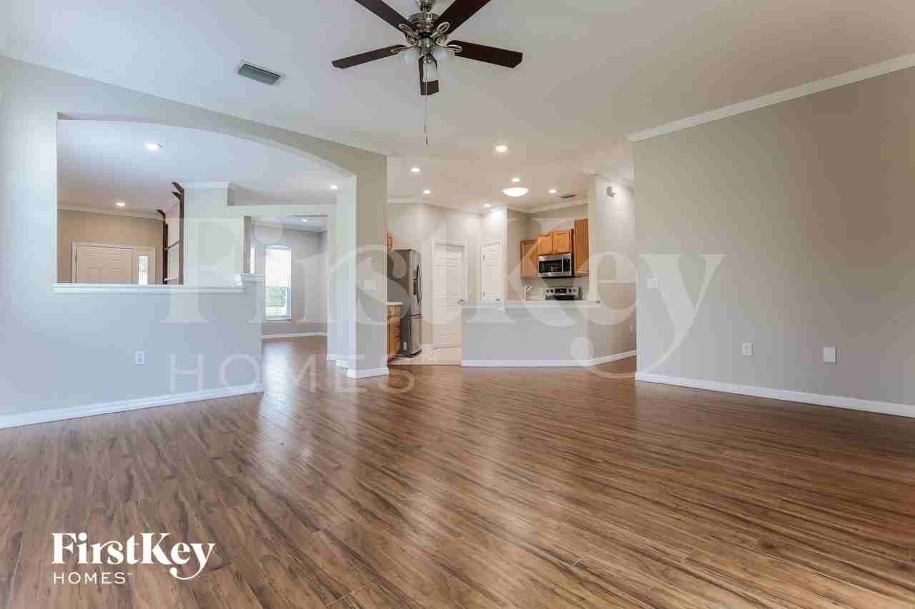 5624 Lexington Dr - Photo 2 of 16