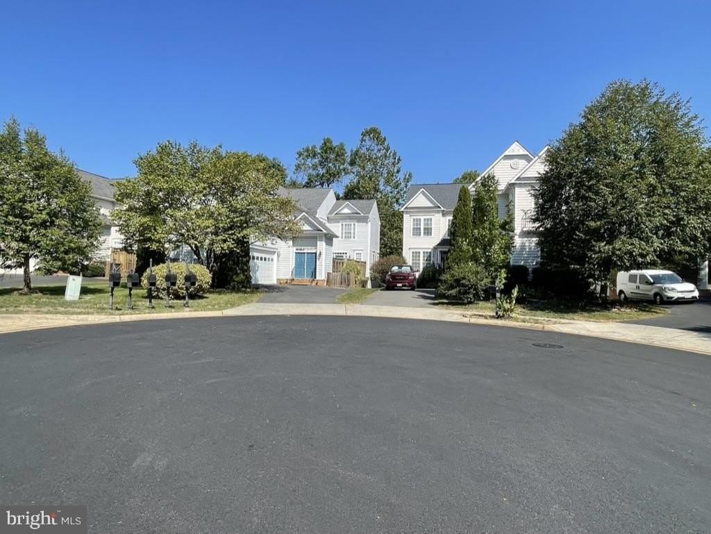 21825 Wingfoot Ct - Photo 2 of 36