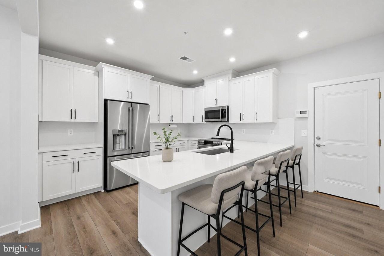 43728 Transit Sq - Photo 2 of 23