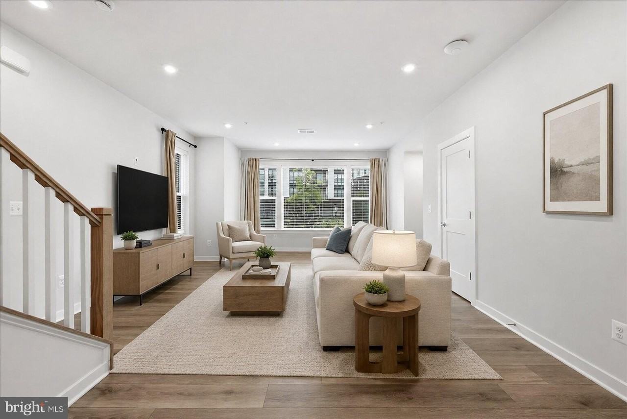 43728 Transit Sq - Photo 3 of 23