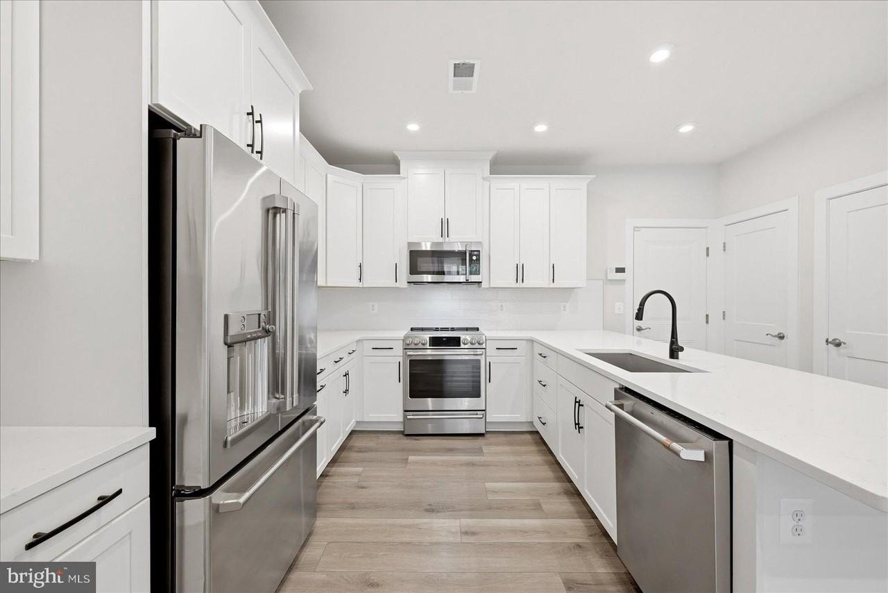 43728 Transit Sq - Photo 4 of 23
