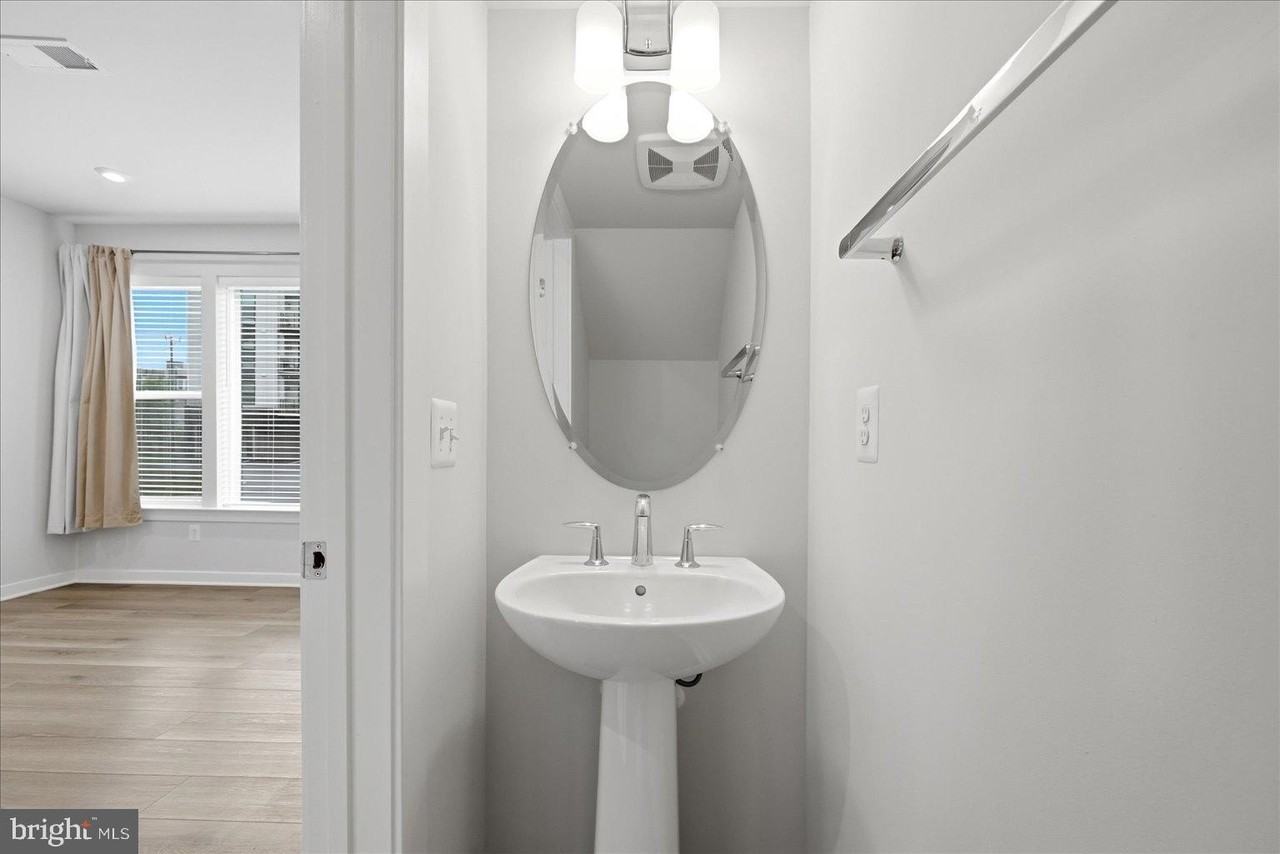 43728 Transit Sq - Photo 7 of 23