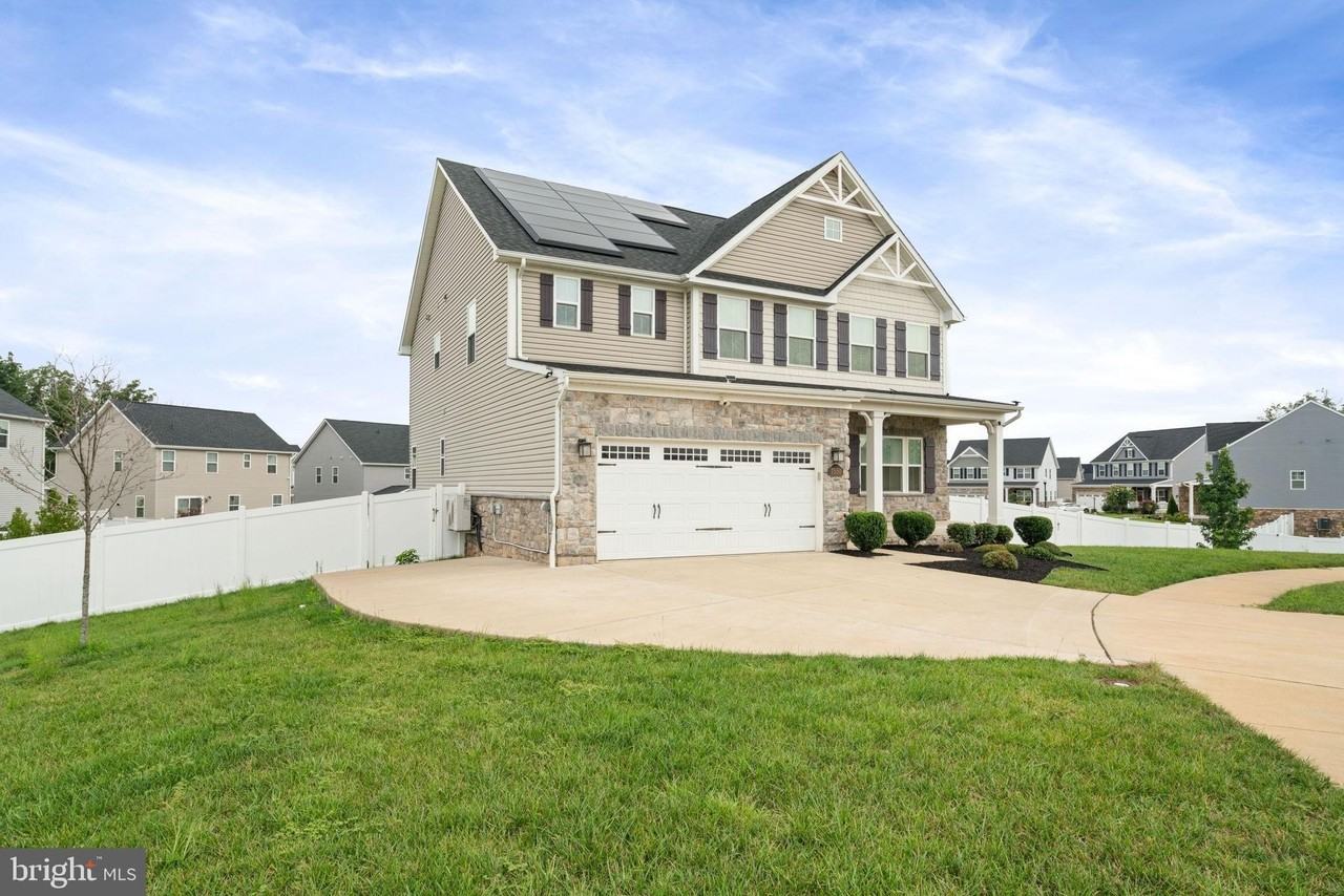 7550 Mint Springs Ct - Photo 4 of 50
