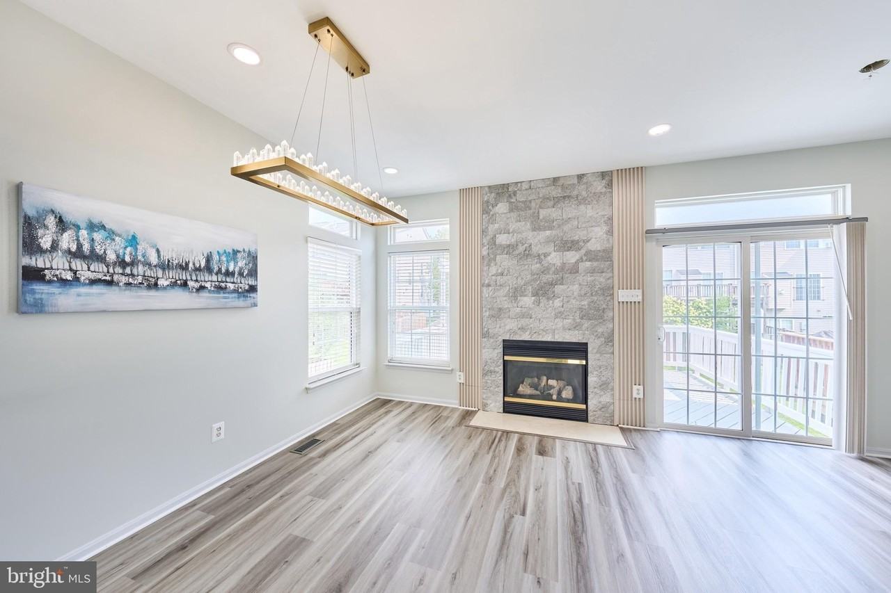 13070 Shenvale Cir - Photo 4 of 48
