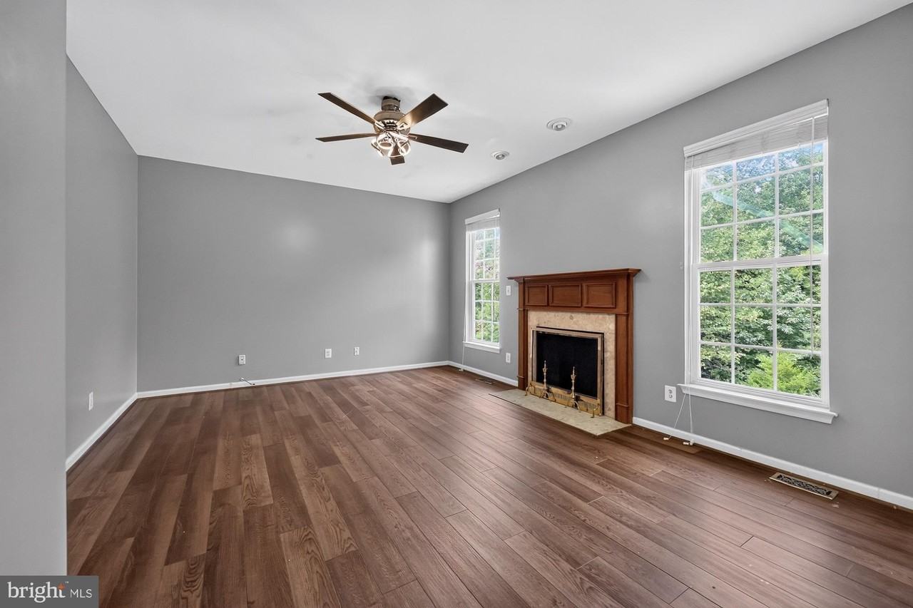 17694 Avenel Ln - Photo 3 of 28