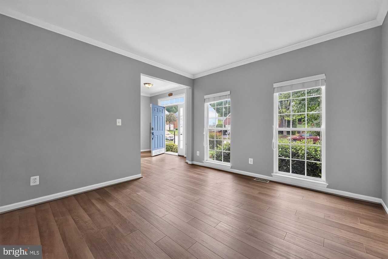 17694 Avenel Ln - Photo 6 of 28