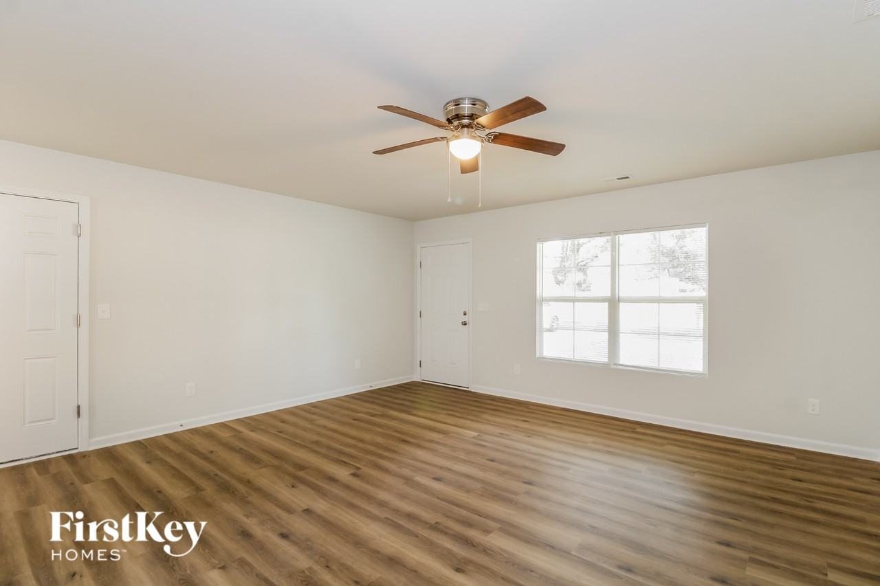903 Newell St - Photo 3 of 15