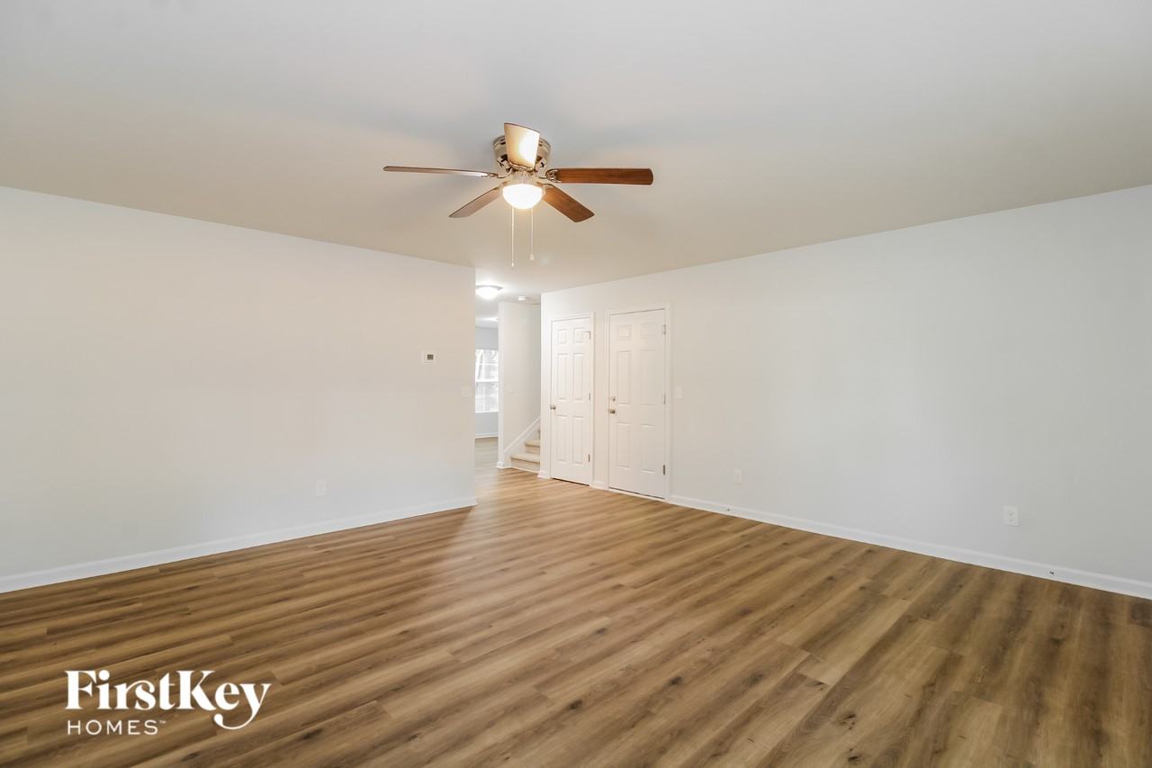 903 Newell St - Photo 4 of 15