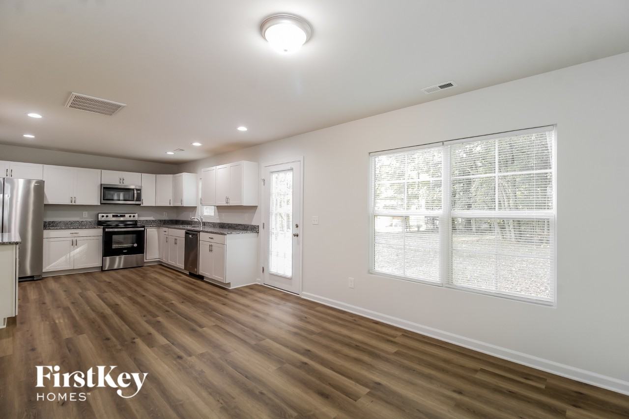 903 Newell St - Photo 5 of 15