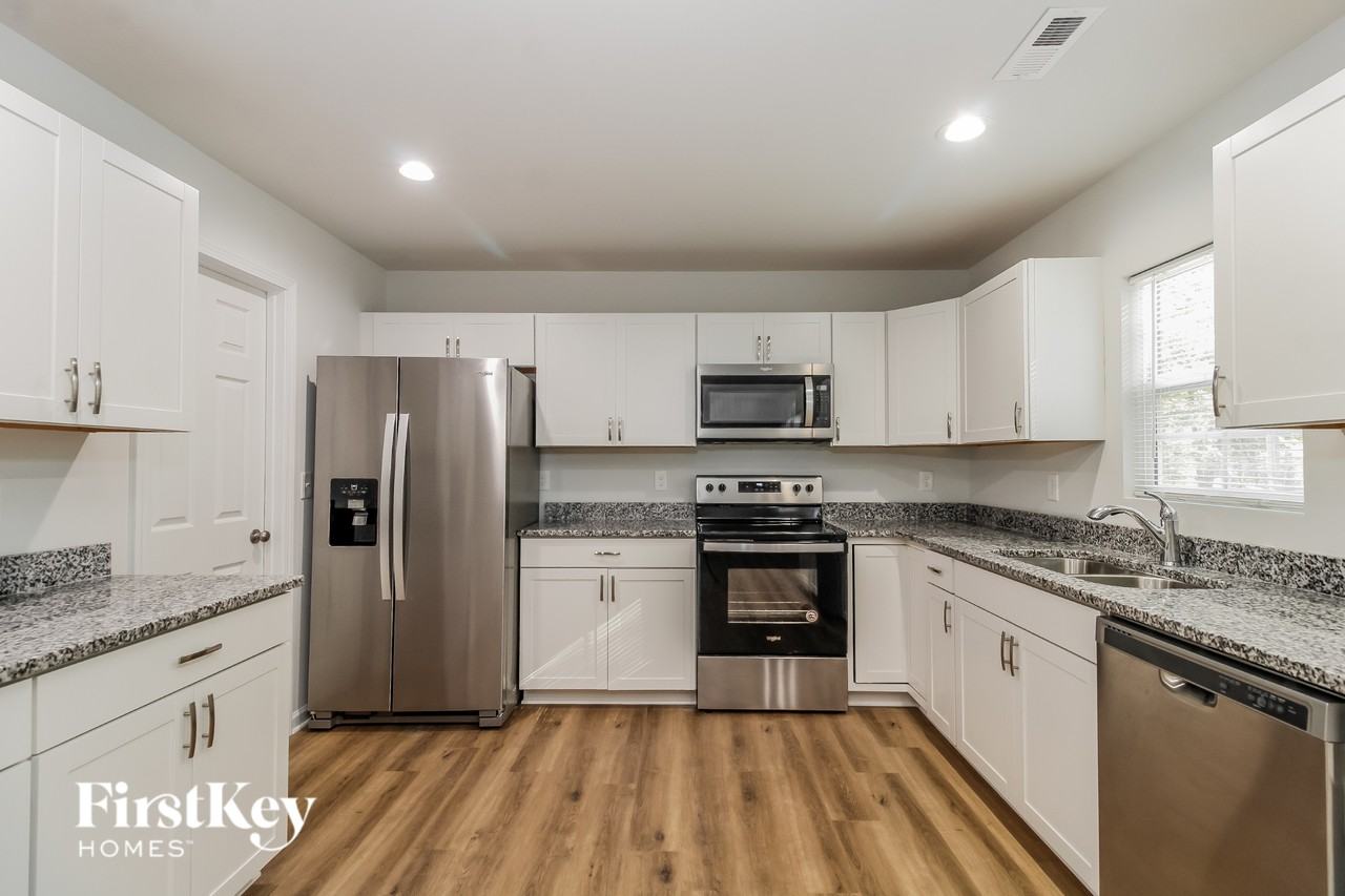 903 Newell St - Photo 6 of 15