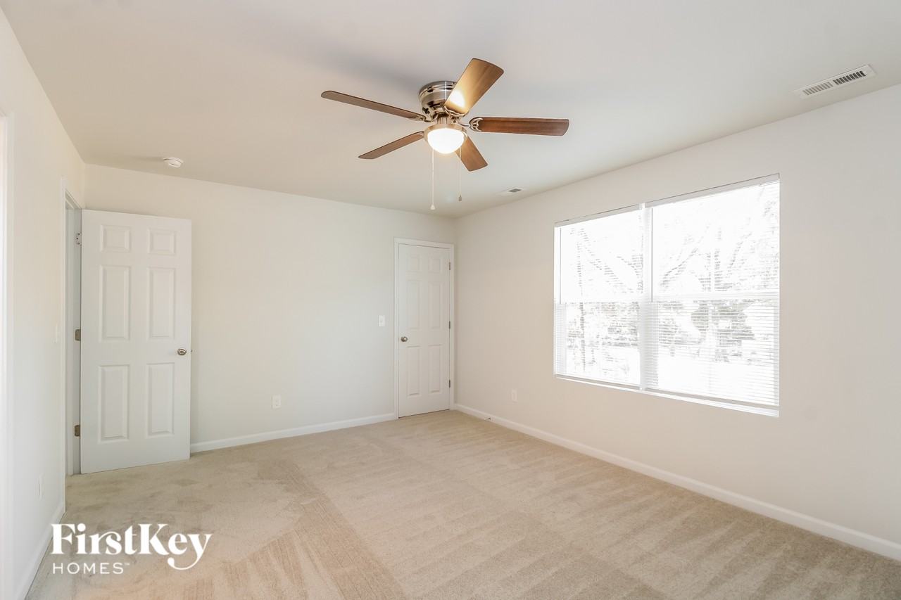 903 Newell St - Photo 7 of 15