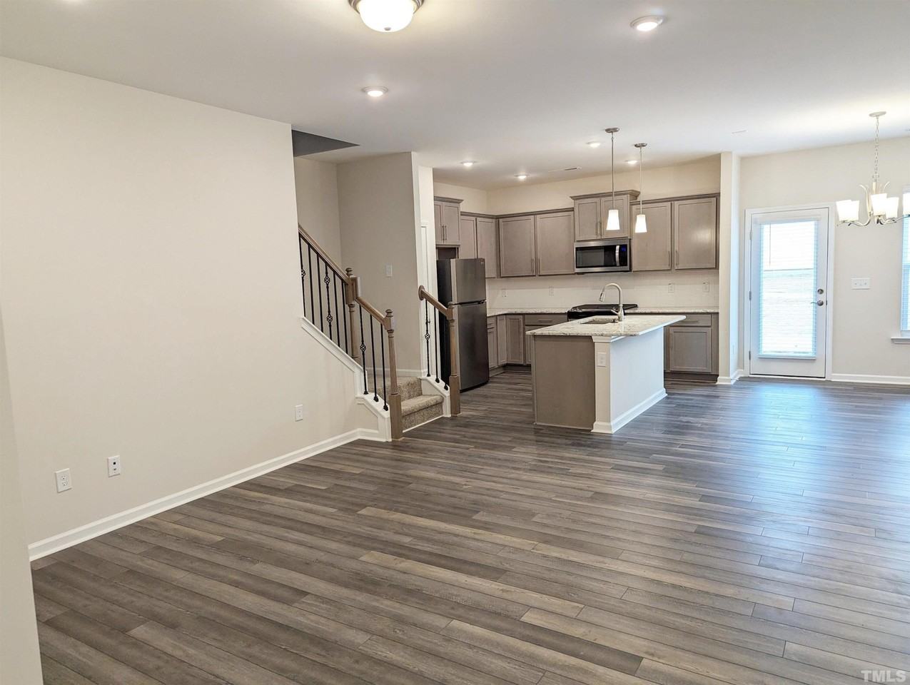 1527 Smoky Mountains St - Photo 3 of 20