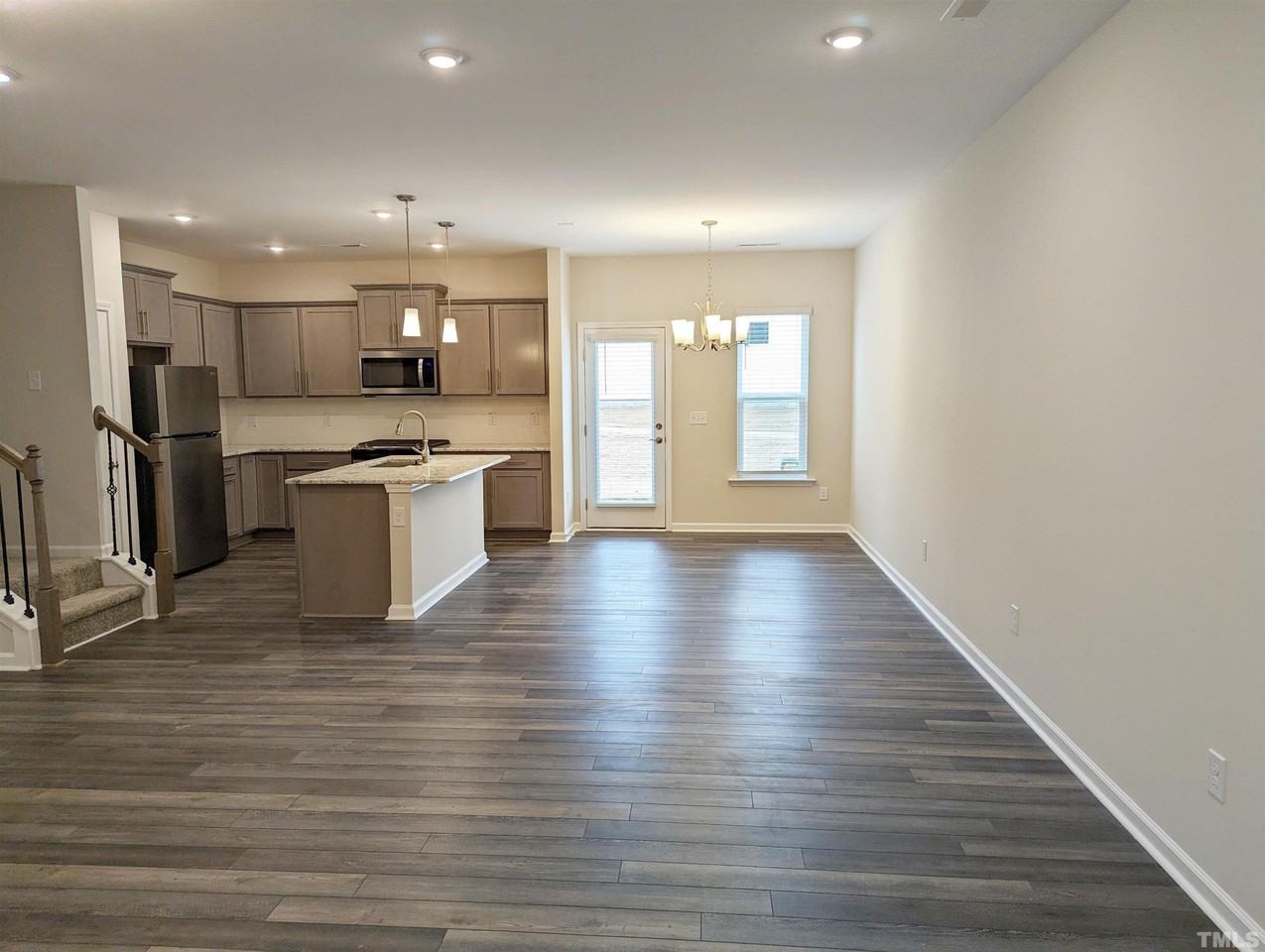 1527 Smoky Mountains St - Photo 4 of 20