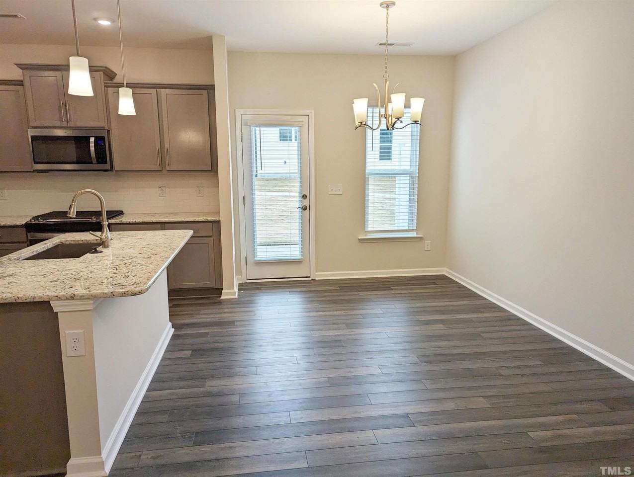 1527 Smoky Mountains St - Photo 6 of 20