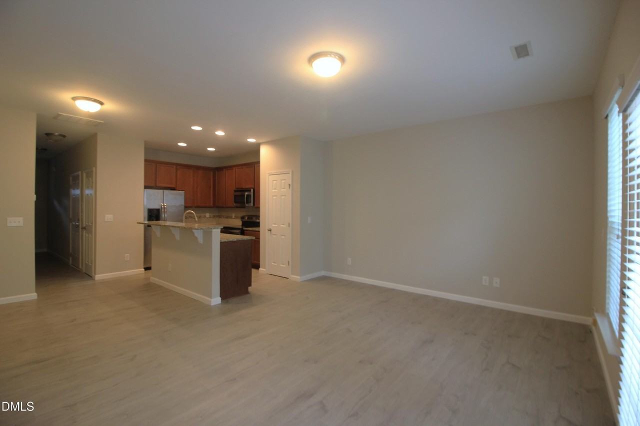 405 Stone Flower Ln - Photo 7 of 19