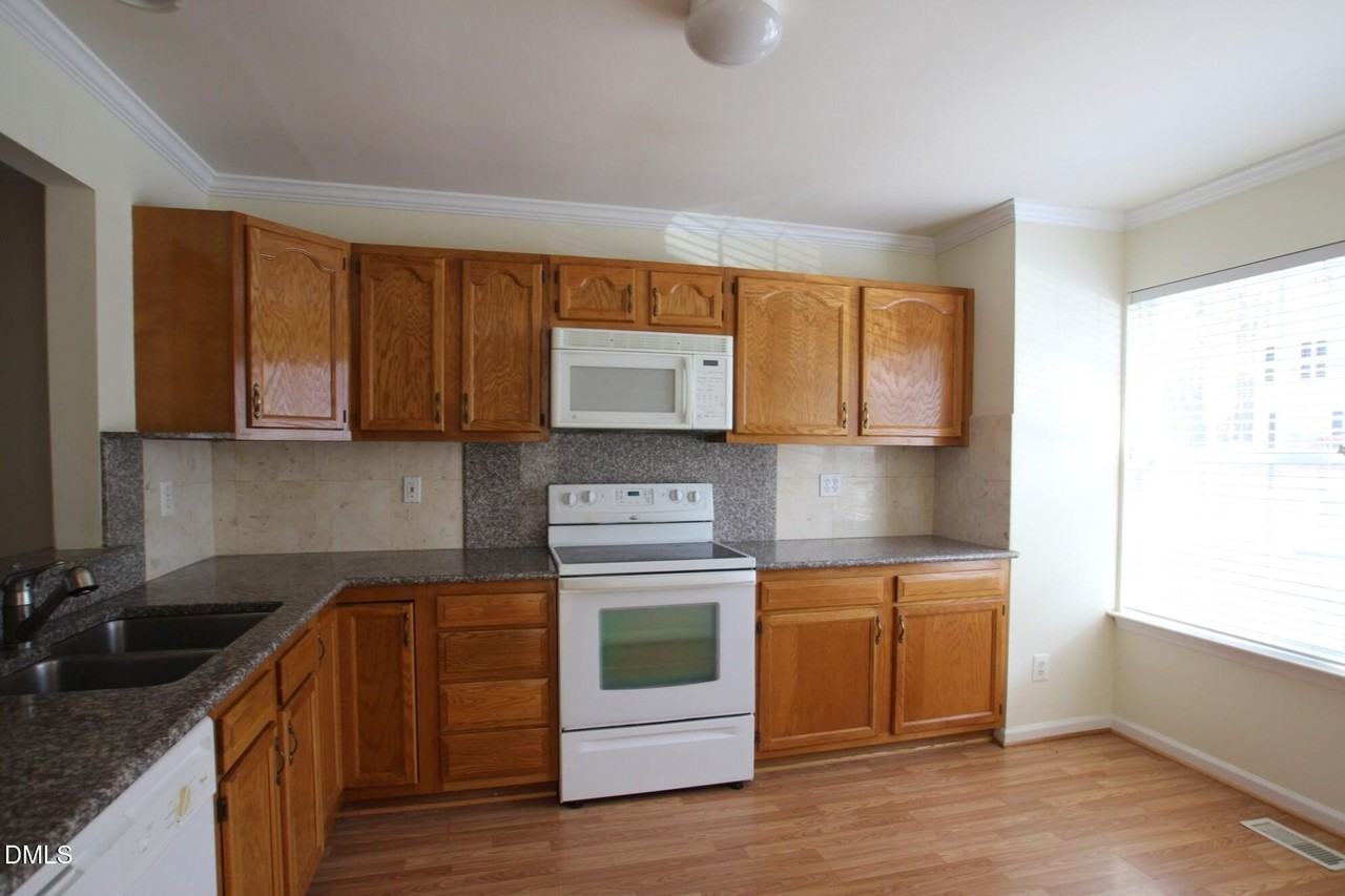 104 Climbing Ivy Ct - Photo 2 of 14