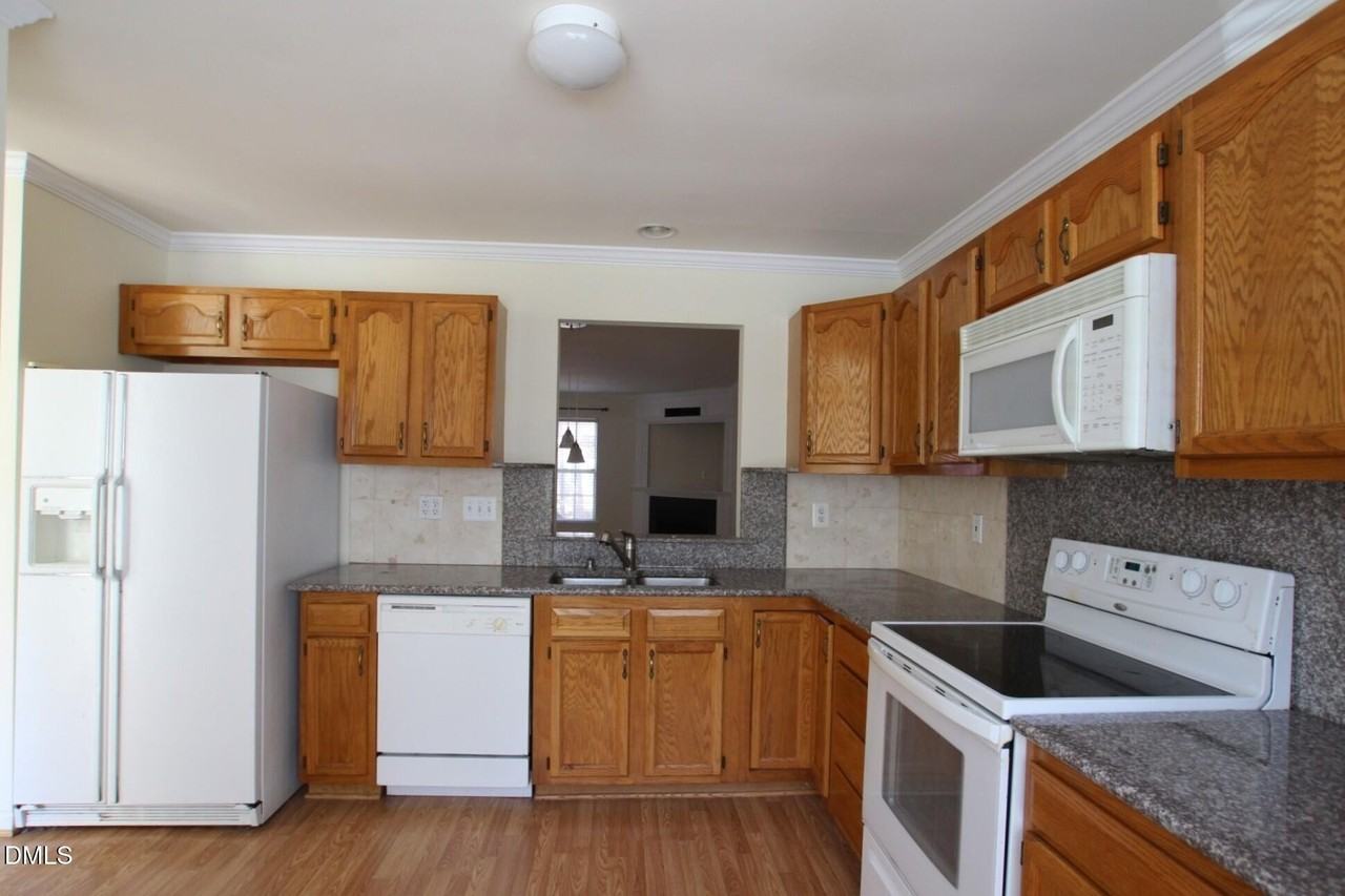104 Climbing Ivy Ct - Photo 3 of 14