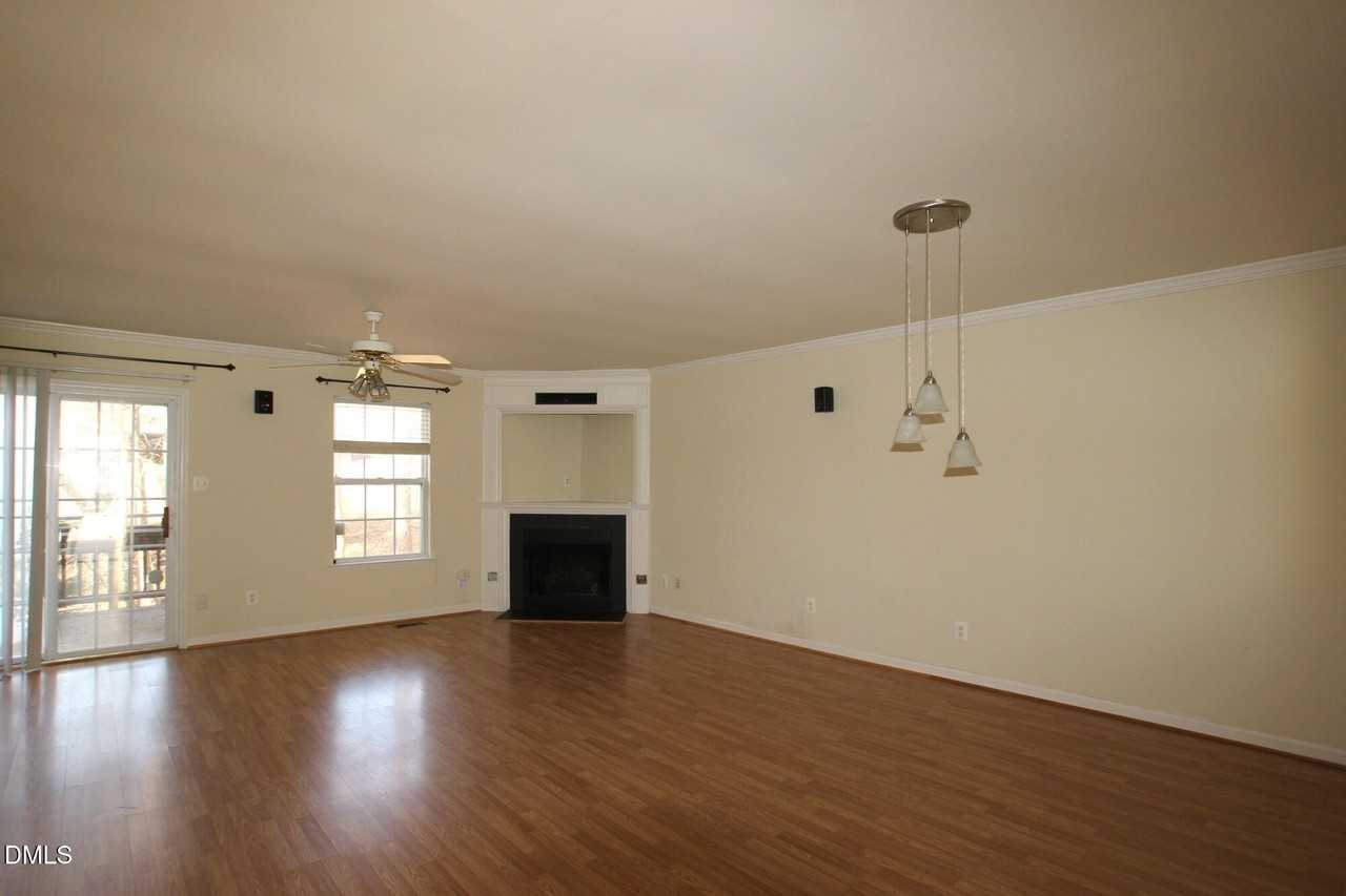 104 Climbing Ivy Ct - Photo 5 of 14